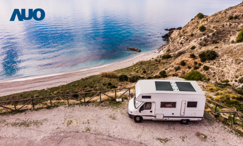 「可撓輕量化太陽光電板SunCurva」使用輕量特殊耐候型複合板取代傳統太陽能板的玻璃前板，不僅降低70%重量，每米平方僅3Kg；具有抗衝擊性能及通過電磁相容性測試，可應用於交通運輸工具，如露營車、遊艇等